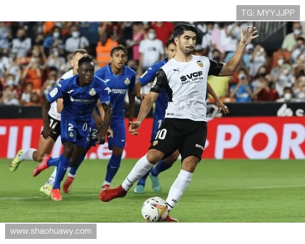 官方：赫塔费门将索里亚战马竞的两连扑当选西甲11月最佳扑救